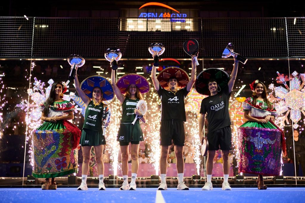 The Superpibes return, Delfi and Gemma for a poker: what a show in Mexico