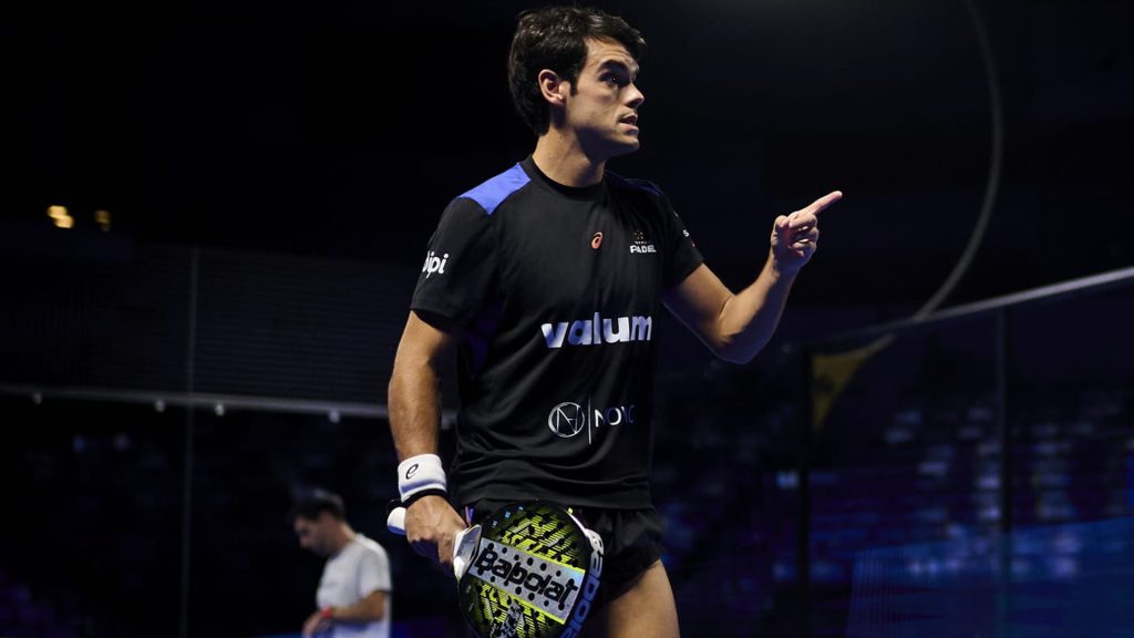 Salazar-Calvo fly high. Yanguas-Nieto move into the Round of 16