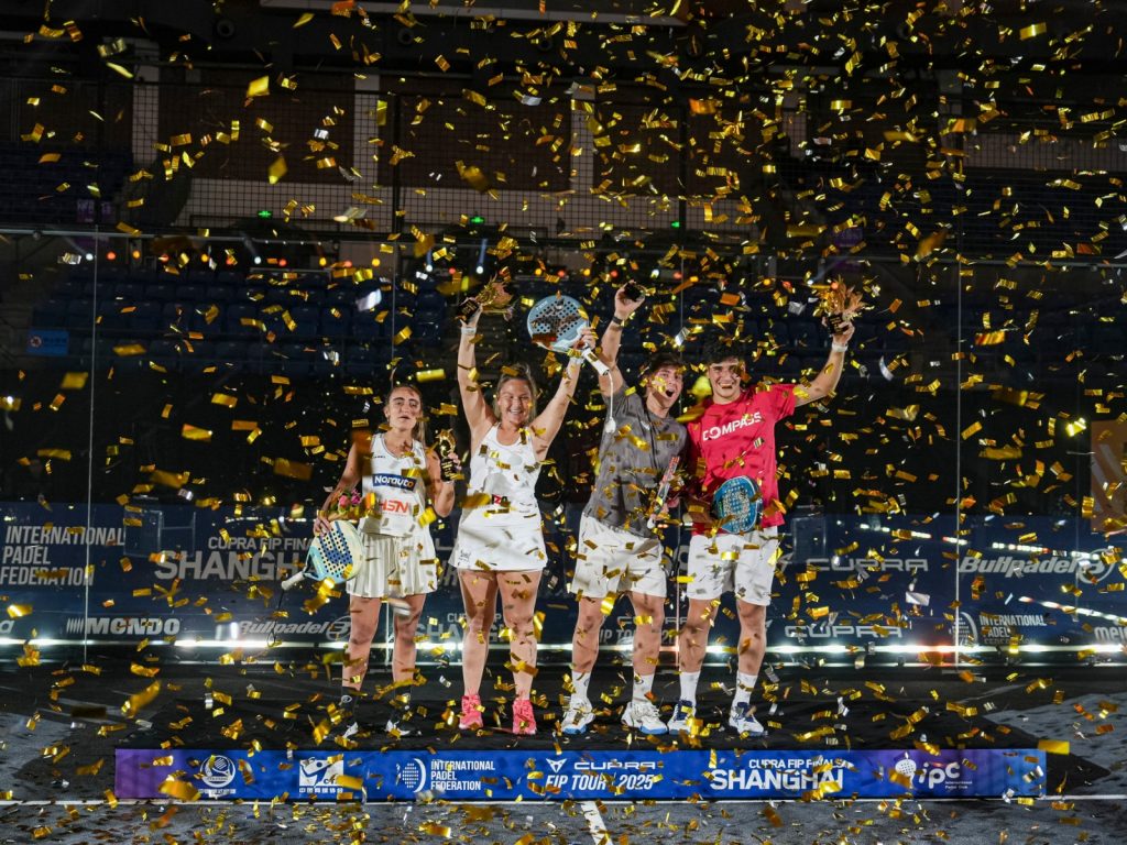 Jiménez–Sánchez Blasco y Osoro–Jensen levantan el trofeo.Y Claudia vuela a Barcelona