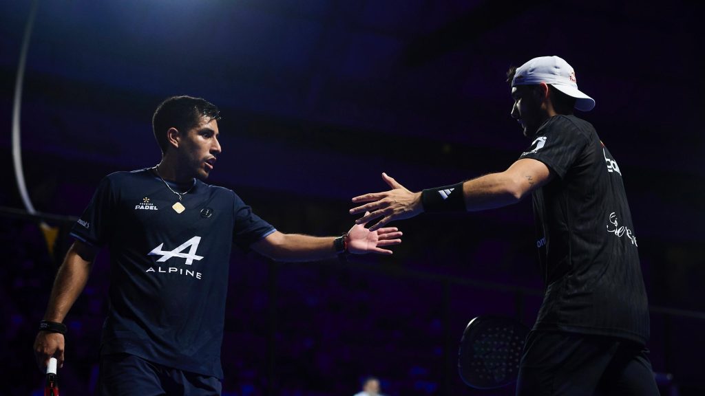 Chingalán brilla en su debut en las Tour Finals