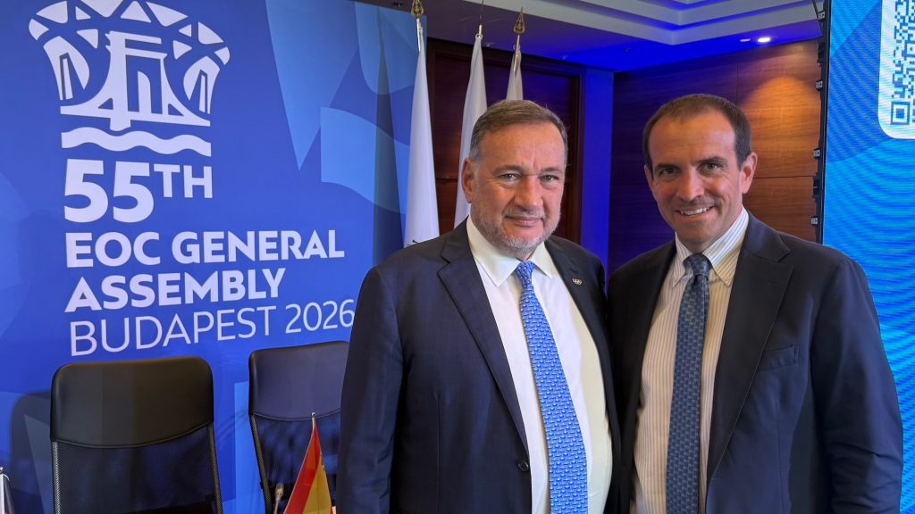 El presidente de la FIP Luigi Carraro participa en la 55ª Asamblea General de los Comités Olímpicos Europeos en Budapest