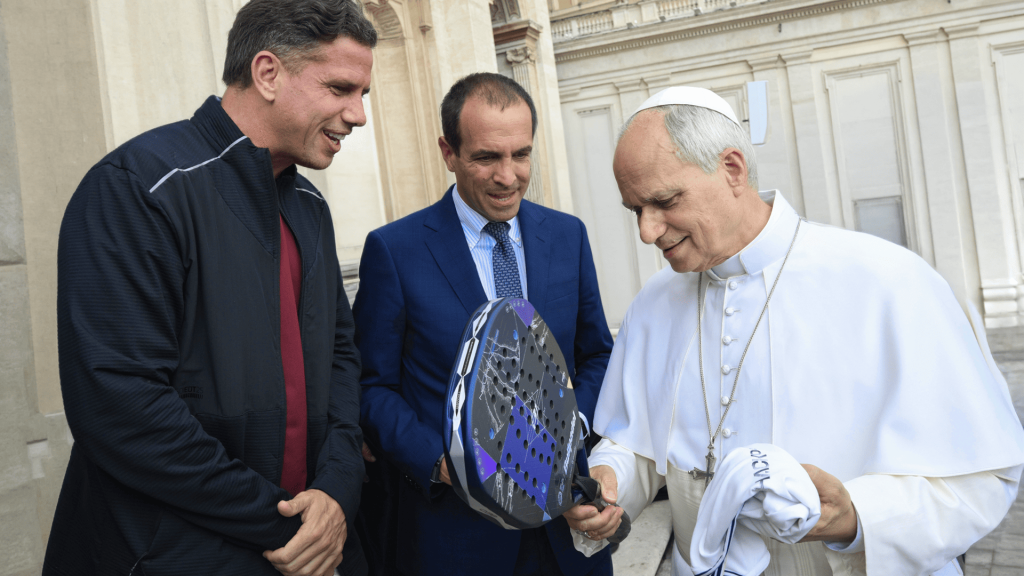 FIP President Luigi Carraro and Paquito Navarro received by Pope Leo XIV during the BNL Italy Major Premier Padel